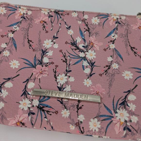 Steve Madden Pink Floral Wristlet Zippered Btrell Wallet Purse Clutch Flowers - Picture 9 of 10